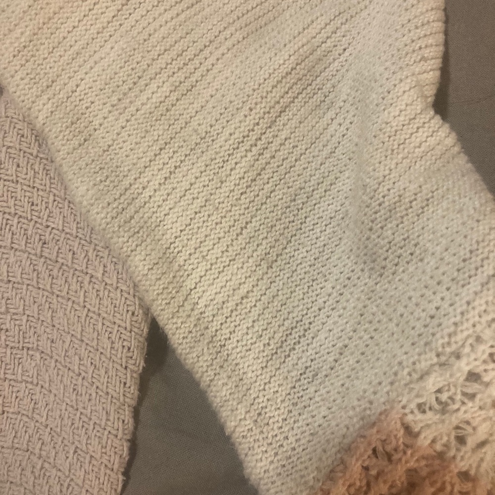 Ladies Mossimo sweater - Picture 3 of 4
